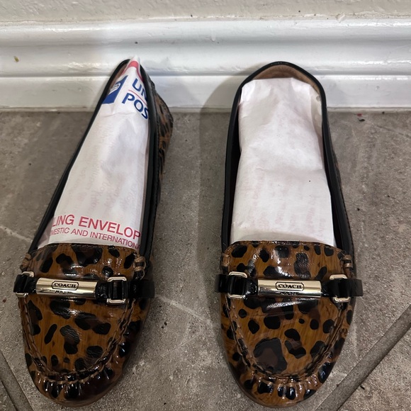 Coach Women's Patent Leather Leopard Print Flats Loafers Size 8 - Picture 1 of 7